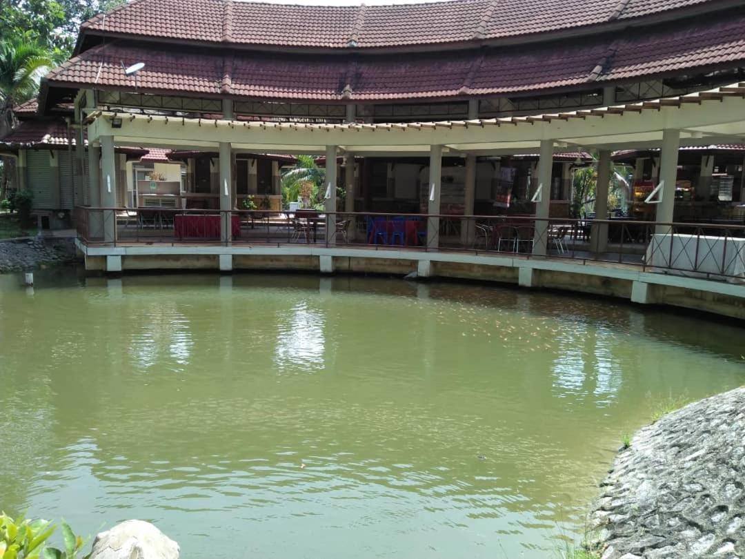 Hotel Felda Residence Hot Springs Sungkai Exteriör bild