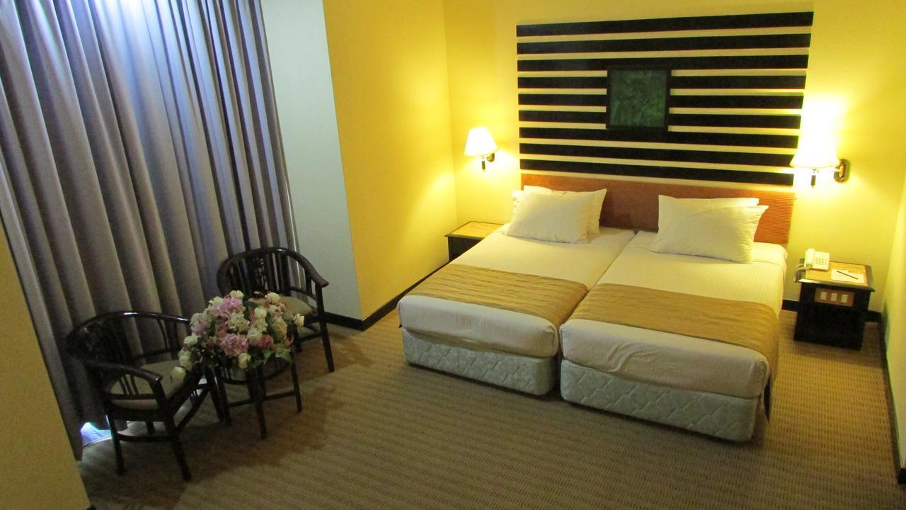 Hotel Felda Residence Hot Springs Sungkai Exteriör bild