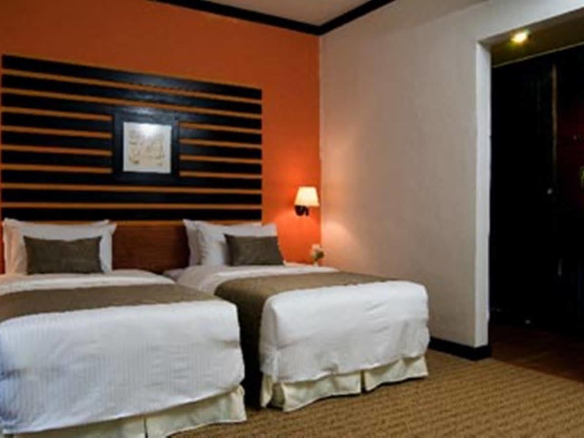 Hotel Felda Residence Hot Springs Sungkai Exteriör bild