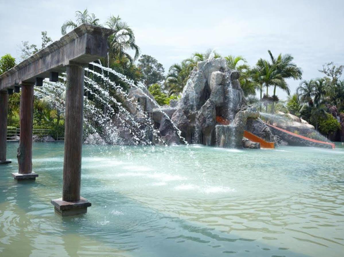 Hotel Felda Residence Hot Springs Sungkai Exteriör bild